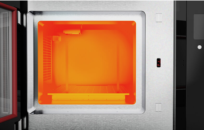 610LT配备了最高120℃的恒温腔室和可达到350℃的高温大功率加热双喷头，避免了超过200mm的大尺寸工程材料打印零件常见翘曲、开裂问题。
