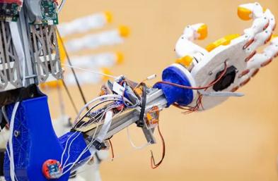 在未来可以应用3D打印机设备复制更多的机器人部件